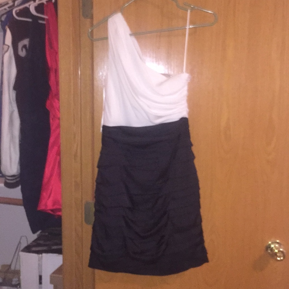 Dress - Picture 2 of 2